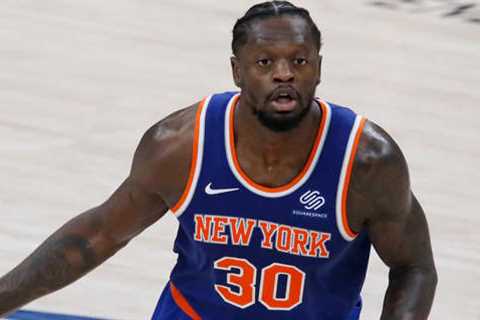 Julius Randle Leaves Game With Sprained Left Ankle