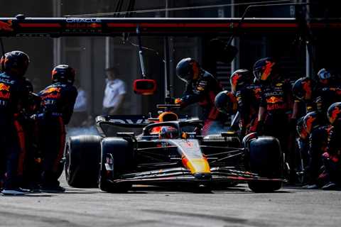 Verstappen expects review of Red Bull pit stop decision