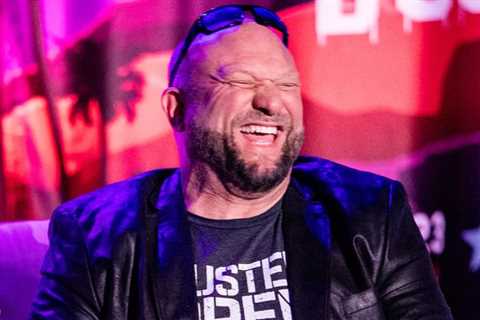 Bully Ray Owns Female ‘Fan’ – ‘Looks Like You Blocked A Hockey Puck w/ Ya Face!’