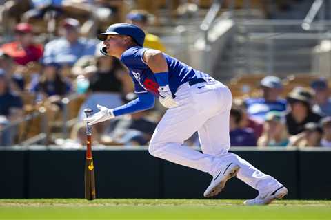 Former Dodgers Utility Man Signs With NL Central Squad