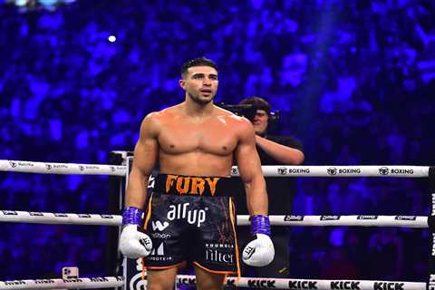 Tommy Fury Shares Boxing Return Date Post Hand Surgery Amid Molly-Mae Split