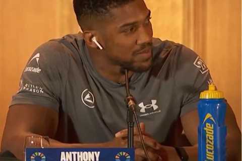 Anthony Joshua and Daniel Dubois Clash in Awkward Press Conference Exchange