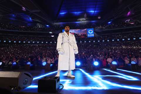 Anthony Joshua Fans Spot Concerning Moment During Ring Walk Before Daniel Dubois Fight