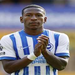 United's Bizarre Estupinan Chase Has Fans Scratching Their Heads