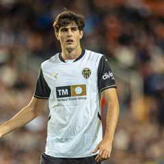 AC Milan Reignites Pursuit of Valencia’s Javi Guerra