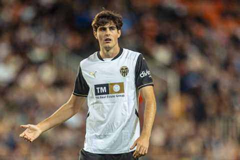AC Milan Reignites Pursuit of Valencia’s Javi Guerra