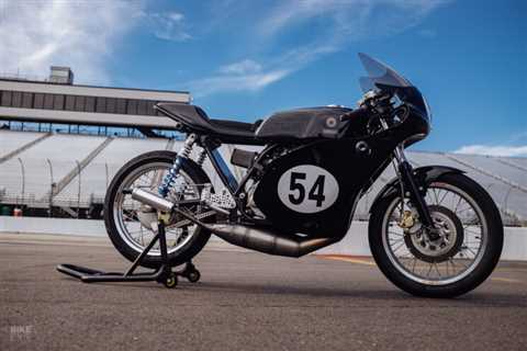 Reinventing Speed: A Yard-Find Yamaha RD400 Reborn for Vintage Racing