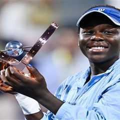 This 18-Year-Old Just Beat Her Childhood Hero While Playing With a Busted Wrist