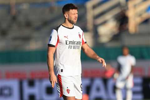 Fullkrug Breaks Toe After 106 Minutes at AC Milan