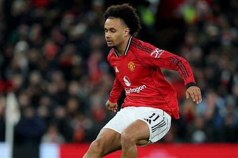Man United Hold Firm on Zirkzee as Roma Are Rebuffed